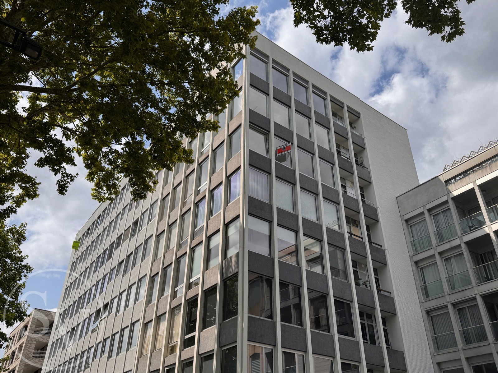 Appartement met 2 slaapkamers, balkon en garage. - foto 2