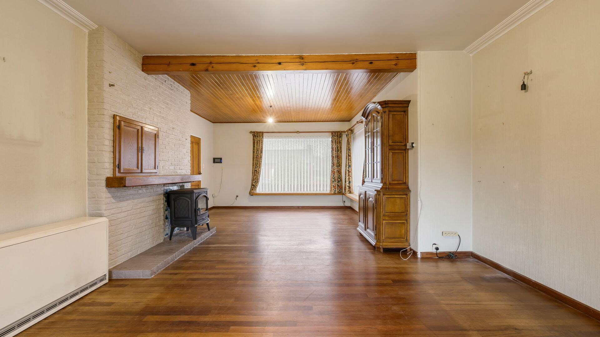 Ruime gezinswoning op perceel van ca. 1838m² met 2 badkamers en 6 slaapkamers - foto 3