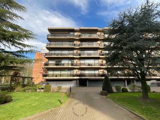 Dit appartement op de 4de verdieping is gelegen in het centrum van Beveren en is makkelijk te bereiken via de lift.Het is gelegen nabij het station,...