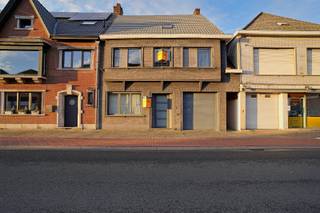 - Bezoekdag: ZA 27/12 (VM) - enkel op afspraak -In het landelijke Schellebelle bevindt zich deze instapklare woning met een bewoonbare oppervlakte...