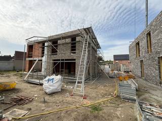 Prachtige energiezuinige nieuwbouwwoning te koop in een zeer rustige straat te Ramsel/Herselt! (in opbouw)Op het gelijkvloers in de inkomhal met...