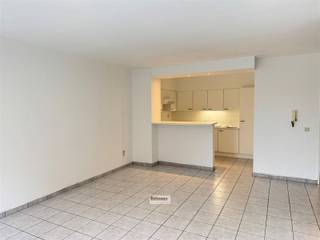 <p><span>Gelijkvloers appartement met 1 slaapkamer en tuin gelegen in een rustige woonwijk vlakbij het centrum van Stabroek en het Picoloplein. Vlotte verbinding naar de A12 en de haven van Antwerpen.</span></p><p><span> </span></p><p><span>Indeling: inkomhal, toilet met handenwasser, ruime living met open keuken, badkamer met douche en 1 ruime slaapkamer. </span></p><p><span> </span></p><p><span>Onmiddellijk beschikbaar.</span></p><p><span> </span></p><p><span> </span></p>