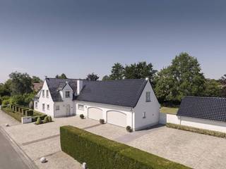Ontdek deze ruime alleenstaande villa, rustig gelegen in de Jachthoornstraat 34 te Rumbeke, op een uitzonderlijk perceel van maar liefst 2.519 m². De eigendom geniet van een groene en residentiële ligging nabij het Sterrebos en biedt een unieke combinatie van ruimte, privacy en wooncomfort.De woning beschikt over een praktische indeling met een ruime inkomhal, gastentoilet, een gezellige leefruimte met open haard, een volledig geïnstalleerde keuken met aansluitende bijkeuken en een lichtrijke veranda die uitkijkt op de prachtige tuin.Daarnaast zijn er tal van praktische ruimtes aanwezig, waaronder een dubbele garage, een ruime oprit met voldoende parkeergelegenheid, een buitenberging en een wijnkelder.Op de verdieping bevinden zich drie volwaardige slaapkamers, waaronder een ruime master bedroom. De badkamer is uitgerust met een ligbad, douche, dubbele wastafel en toilet. Verder is er een afzonderlijk toilet en een extra ruimte die perfect kan dienen als bureau of dressing. Tot slot is er een zolderruimte bereikbaar via een vaste trap.De woning beschikt over een conforme elektrische installatie, gunstig EPC label en is voorzien van een alarmsysteem voor extra veiligheid.Een bijkomende troef is de perceeloppervlakte van 2.519 m², bestaande uit twee afzonderlijke percelen, wat eventueel mogelijkheden biedt voor de toekomst.Bent u op zoek naar een ruime villa op een toplocatie in het groen, waar comfort, ruimte en tal van mogelijkheden samenkomen? Aarzel dan niet om contact op te nemen met Maarten via 0491 27 22 10 of Carl via 0473 95 18 21 voor meer informatie of een bezoek ter plaatse.Bestuursmaatregelen in het maatregelenregister: nee