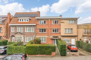 Koning Albertlaan / Koningin Astridlaan : mooie brede woning met aparte zij-ingang en garagebox nabij het Station van Leuven, het Park...