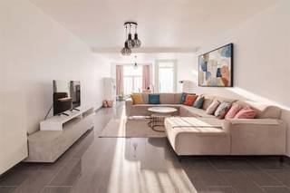 www.wolvestraat108.beMaison familiale entièrement prête à emménager, avec jardin.Vous recherchez une maison familiale spacieuse, entièrement prête à emménager, avec 4 chambres, dans un emplacement de choix ? Cette maison bien entretenue allie des espaces de vie confortables à un magnifique jardin aménagé, idéal pour profiter du calme. Située dans une rue calme, à quelques pas de l'AZ Glorieux, de la Petite et de la Grande Place, et à proximité des écoles, des commerces et de toutes les commodités quotidiennes. Son emplacement exceptionnel et le fait qu'elle soit prête à emménager font de cette maison le foyer idéal pour toute famille. Prévoyez dès aujourd’hui votre visite et laissez-vous agréablement surprendre ! Ce bien est proposé à un prix 'à partir de'.