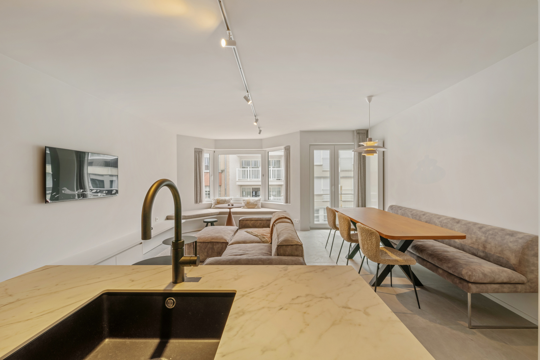 Modern afgewerkt appartement met zijdelings zeezicht - foto 2