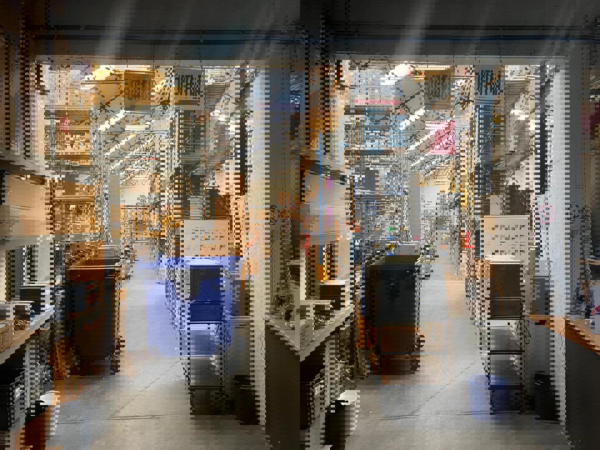 Bedrijfsgebouw met magazijn en kantoren - foto 5