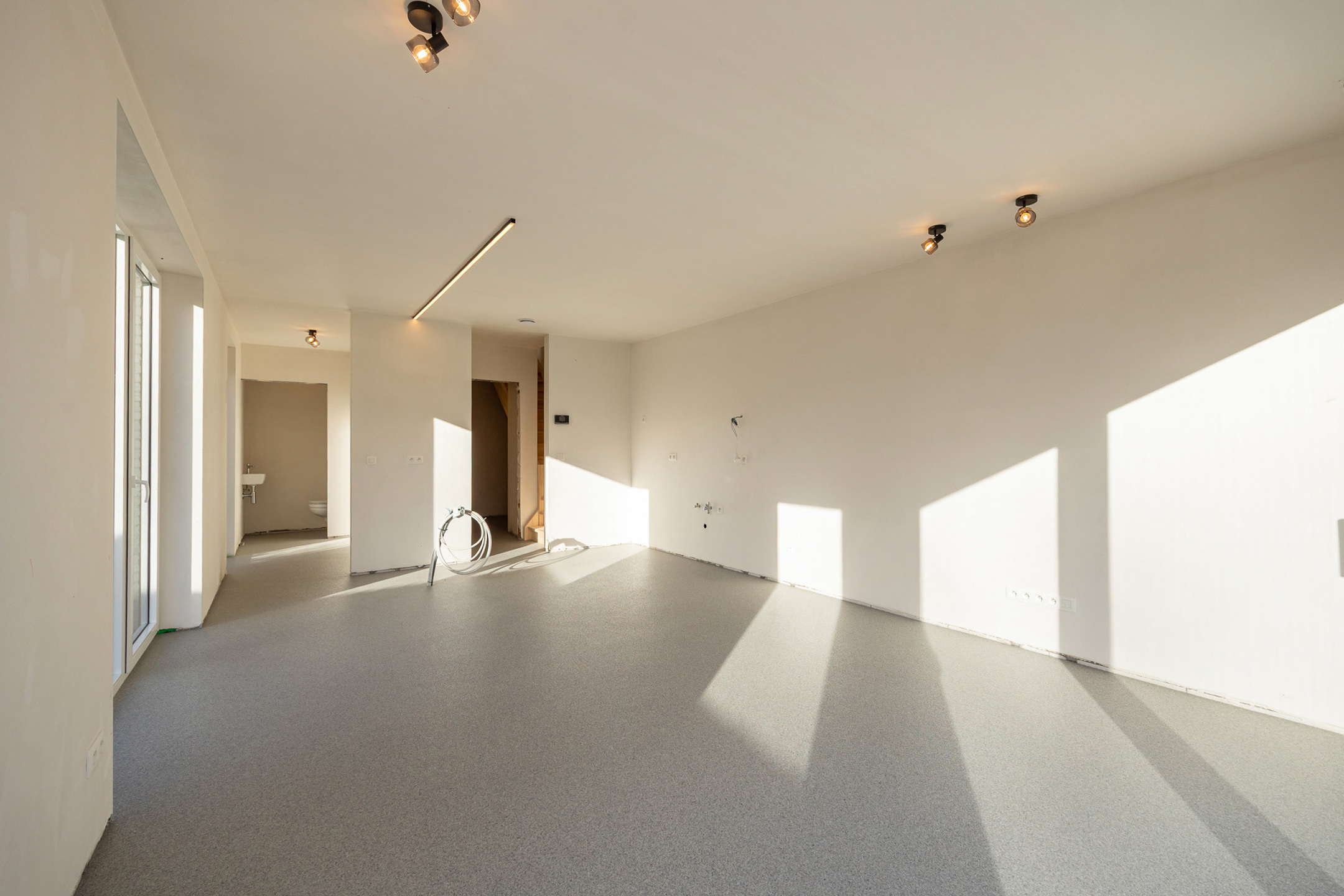 Nieuwbouwwoning met 3 slpk., grote tuin en garage te Mol - foto 2