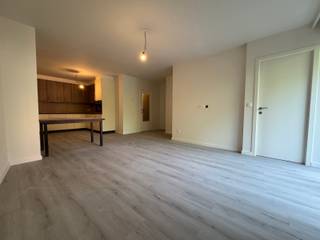 Immo Pické biedt U dit rustig gelegen appartement aan in een klein gebouw gelegen in de onmiddellijke omgeving van scholen, winkels, openbaar...