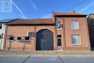 Welkom in het mooie Drieslinter, een charmante deelgemeente van Linter waar deze karaktervolle hoeve met loods op jou wacht! Met een perceel...