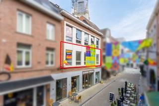 Op zoek naar een solide basis voor uw investeringsportefeuille? Dit erg ruim app. is gelegen in het winkelcentrum van Halle. Het biedt...