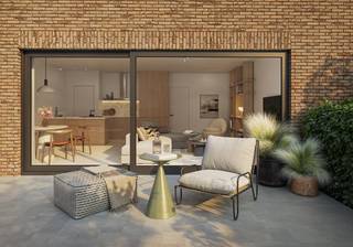 Droom je van een stijlvol, energiezuinig appartement op een ideale ligging in Kallo? Dit moderne nieuwbouwappartement in het centrum is ideaal.<br /><br />In dit appartement vind je o.m. een afgewerkte keuken, eet- en zithoek met veel lichtinval, twee slaapkamers, complete badkamer, een wasplaats, berging én een zongerichte tuin en terras.<br /><br />Dankzij een geothermische warmtepomp, vloerverwarming, hoogrendementsbeglazing, zonnepanelen en slimme ventilatiesysteem bespaar je aanzienlijk op je energiekosten.<br /><br />Danneels werkt jouw nieuwe thuis sleutel-op-de-deur voor je af met vaste afspraken over budget & timing. De keuken, badkamer & vloeren kan je zelf kiezen in de toonzalen van onze partners.<br /><br />Bij het appartement hoort ook een ondergrondse parkeerplaats, extra berging en een fietsenstalling.