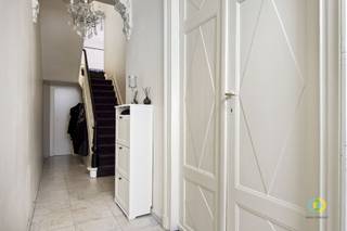 This charming townhouse was largely renovated a few years ago and is completely move-in ready. With an excellent EPC score B and compliant...