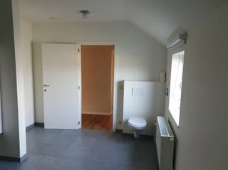 Ruime app van 152m² bewoonbaar opp boven funeranium.  Voor dit goed onderhouden appartement zijn we op zoek naar iemand die tevens ook PT of FT wil...