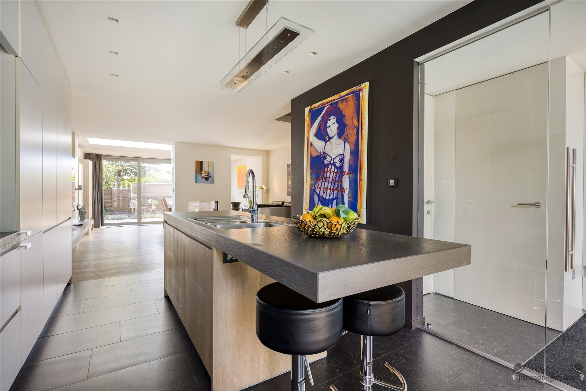 Volledig gerenoveerde designwoning met hoogwaardige afwerking in Mortsel - foto 1