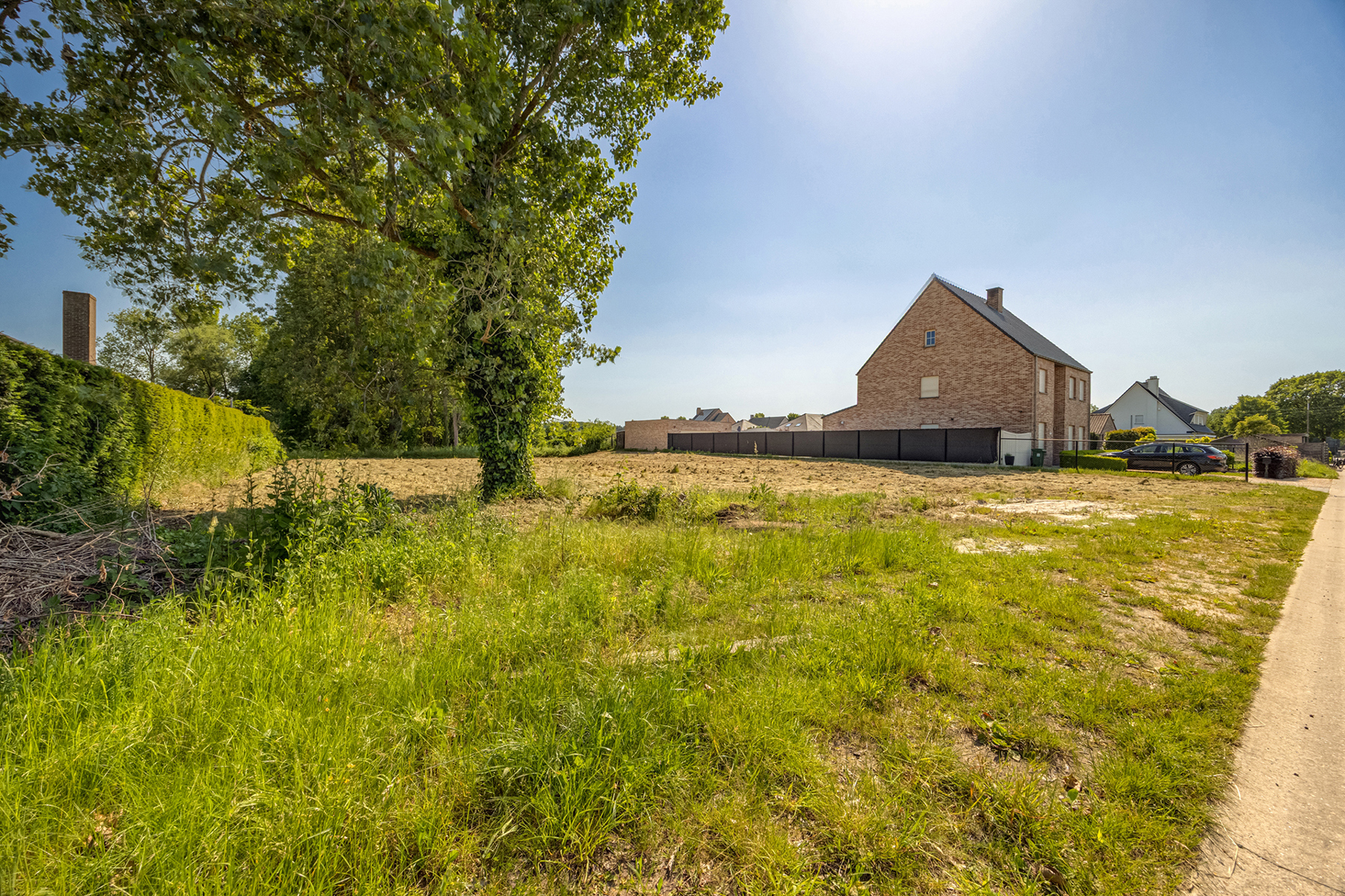 Royaal perceel met zuidoriëntatie, en uniek bouwpotentieel - foto 4