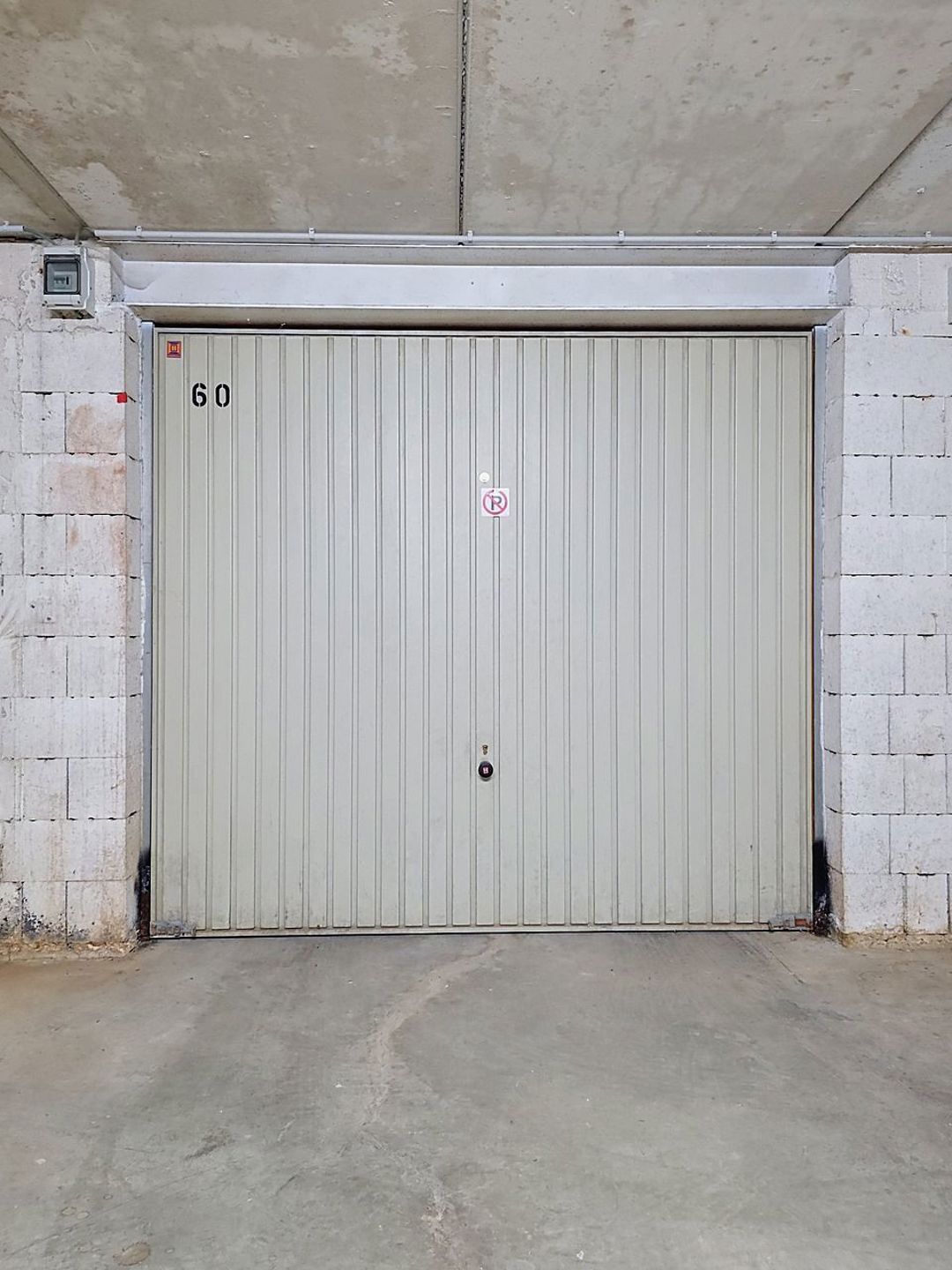 Gesloten en gemotoriseerde garage op beveiligde parkeerplaats  - foto 4