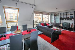 Appartement très confortable, chaleureux et joliment aménagé, comprenant une chambre. <br />Idéal pour ceux qui souhaitent profiter du soleil, de la mer et du calme au dernier étage de la résidence Princess III. Une opportunité unique qui ne se représentera pas de sitôt. Convient aussi bien comme résidence principale que comme résidence secondaire ! Équipé de tout le confort nécessaire pour en faire votre chez-vous. 50 EUR d'avance sur les charges de copropriété par mois. Place de garage à louer à proximité.<br />PEB = 295 = classe C
