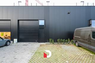 Deze recente KMO-Unit maakt deel uit van het zeer strategisch gelegen nieuwbouwproject "Baldr" in de Dirk Martensstraat te Sint-Andries (Brugge),...