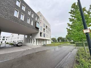 Het appartement is gelegen in een hedendaagse residentie, vlakbij de Schelde met heel wat groen rondom. Het appartement beschikt over een...