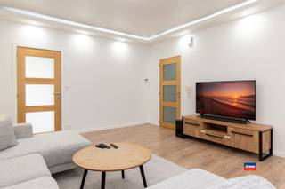 <p><span>WILRIJK | GERENOVEERD APPARTEMENT MET TWEE RUIME SLAAPKAMERS EN TERRAS | GELEGEN OP DE TWEEDE VERDIEPING| EPC C </span><span>|</span></p><p><span>Indeling als volgt: inkomhal - apart toilet - woonkamer/leefruimte - gesloten, ingerichte keuken - terras met uitzicht op groen - badkamer met douche en lavabomeubel - twee ruime slaapkamers - berging - extra ruimte met bergkasten. </span></p><p><span>Maandelijkse kosten bedragen ca. 133 euro (minuterie, blokpolis, onderhoud, syndicus en water).</span></p><p><span>Het appartement is gunstig gelegen in de onmiddellijke nabijheid van supermarkten, scholen, openbaar vervoer en </span><span>vlakbij invalswegen. </span></p><p><span> </span></p><p><span>Extra troeven:</span></p><ul><li><span>Vlakbij het centrum van wilrijk</span></li><li><span>Royale woonkamer met veel lichtinval</span></li><li><span>Terras met uitzicht op groen</span></li><li><span>Lage maandelijkse kosten (+/- 133 euro)</span></li><li><span>Aparte meters voor elektriciteit en gas </span></li><li><span>Grote extra kelder berging</span></li><li><span>Helemaal gerenoveerd in 2021</span></li><li><span>Staanplaatsen voorzien achteraan het gebouw</span></li></ul><p><span> </span></p><p><span> </span></p><p><span> </span></p><p><span> </span></p>