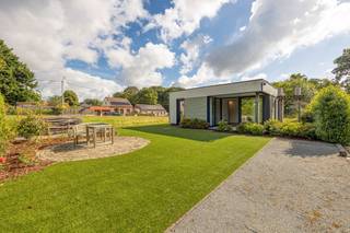 Charmante en energiezuinige bungalow gelegen in een rustige wijk vlakbij het Albertkanaal en omgeven door een prachtige bosrijke omgeving. Deze...