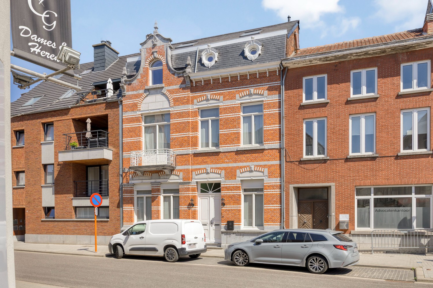 Exclusief herenhuis pal in het centrum - foto 1