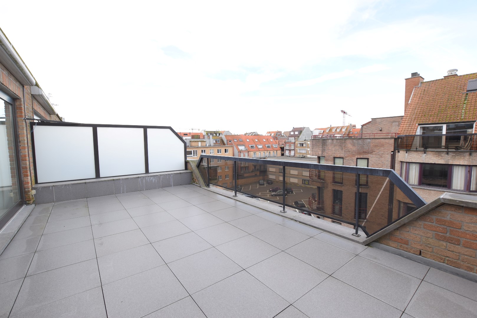 Schitterend gerenoveerd penthouse met een zonneterras en een prachtig zijdelings zeezicht - foto 5