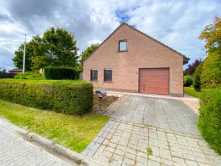 Charmante bungalow met 3 (mog. 4) slaapkamers in een rustige wijk en doodlopende straat van Nieuwpoort op 637m²In een rustige omgeving van Nieuwpoort...