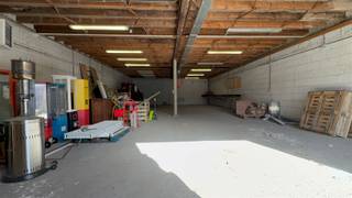 Te huur in Zele: magazijn van ongeveer 170 m² gunstig gelegen op slechts vijf minuten van de E17.De ruimte meet 19,5 meter op 8,70 meter en is...