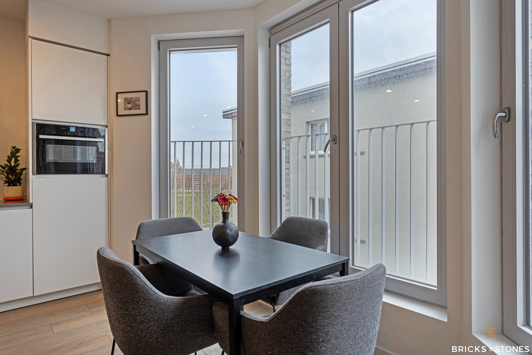 Knap 2-slaapkamer appartement met 2 terrassen - foto 4