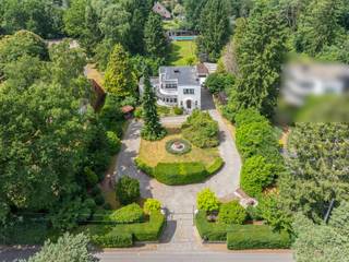 Karaktervol landhuis op ruim perceel van 3.455 m² in het groene hart van ZoerselWelkom in dit charmante landhuis, idyllisch gelegen in een...