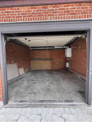 Deze fantastisch goed onderhouden woning heeft alles wat een gezinswoning nodig heeft! Charmante voor- en achtertuin! Gelegen in een rustige...