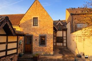 Historisch karakter en modern wooncomfort in het hart van Borgloon In het charmante historische centrum van Borgloon bevindt zich deze unieke en...
