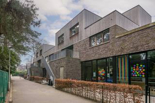 Uniek duplex appartement in het groen, in het hart van Mariaburg, BrasschaatOntdek dit prachtige duplex appartement, uniek gelegen op een...