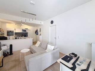 <p><b>ETTERBEEK – </b>Tussen Montgomery, Mérode en het Jubelpark, ideaal gelegen in het recente complex, "Aquila Garden“, een ONBEMEUBELD appartement van ±58 m² in het hart van het project, gelegen op de begane grond.</p>
<p><u>Op de begane grond</u> :</p>
<ul>
<li>Entreehal met apart toilet</li>
<li>Woonkamer van ±28,5 m² (3,7 x 7,6) met toegang tot een terras van ±18,5 m² op het zuiden</li>
<li>Volledig ingerichte keuken (oven, kookplaten, afzuigkap, koelkast/vriezer, vaatwasser)</li>
<li>Slaapkamer van ±13,5 m² (2,95 x 4,58) met aangrenzende doucheruimte (douche, wastafel)</li>
</ul>
<p>Kelder nr. C20</p>
<p>Parkeerplaats inbegrepen in de huurprijs nr. P64</p>
<p>EPB C+<b> </b></p>
<p><u>Vaste kosten</u>: 130 €/maand (gemeenschappelijke kosten)</p>
<p>Beschikbaar vanaf 01/10/2026!</p>