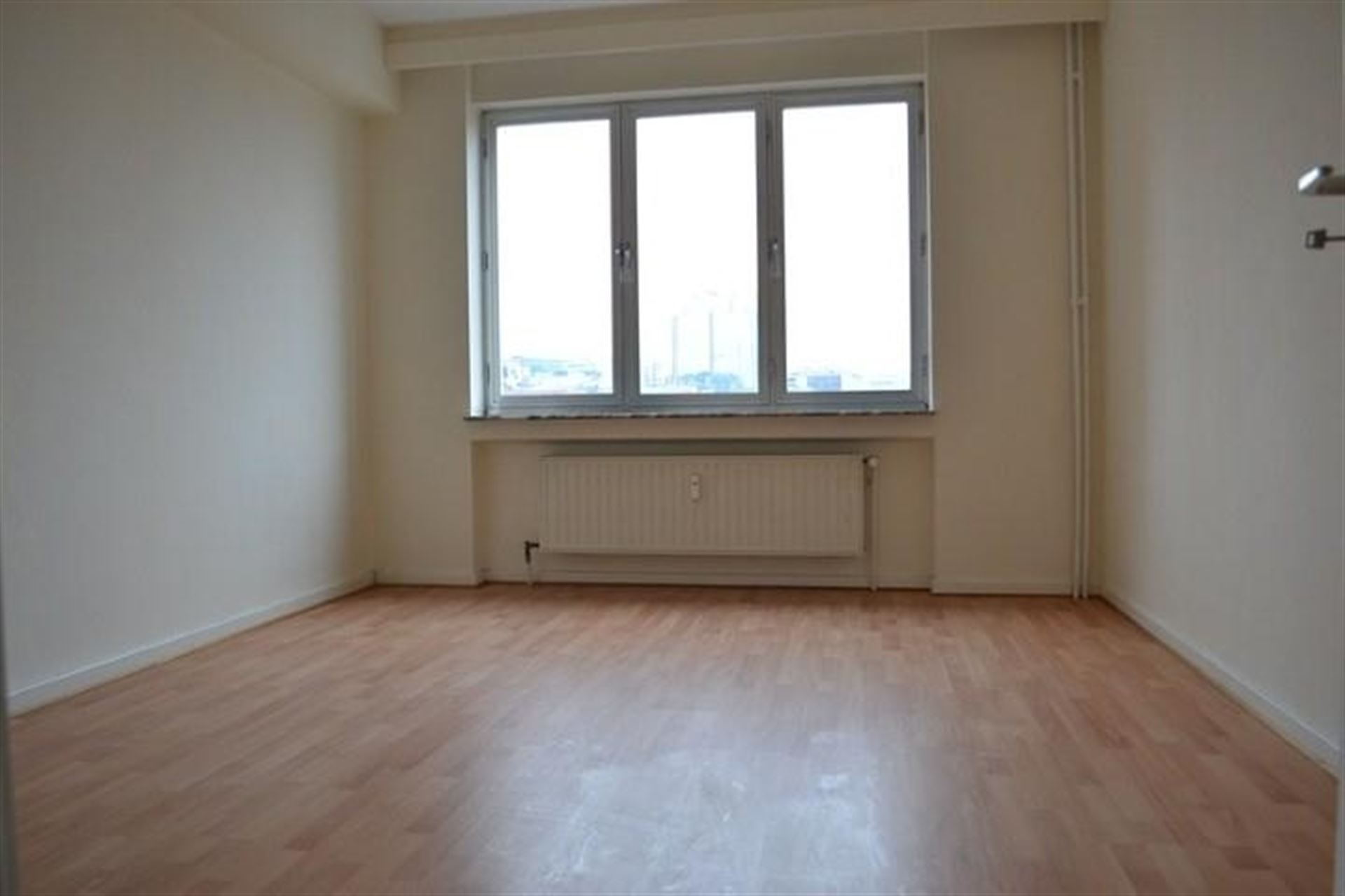 Spacious and bright apartment on the 10th floor with a view of Square Marie Louise - photo 4