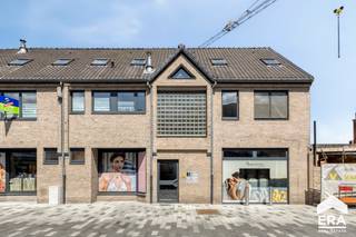Gelegen in het hart van Lommel, op wandelafstand van winkels, horeca, scholen en openbaar vervoer, biedt dit appartement een uitstekende woon-...