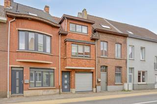 Schaffen: Instapklare woning te koop met inpandige garage en tuinDeze woning is ideaal als starterswoning of gezinswoning en ligt op wandel- en...