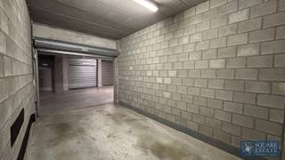 Square Estate presenteert deze prachtige afgesloten garage plaats gelegen in een beveiligd gebouw op de Markt in Wemmel. Mis deze kans niet om deze...