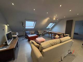 Spacious and perfectly maintained duplex in a central location in Diest. The living space is bathed in light and seamlessly connects to a...