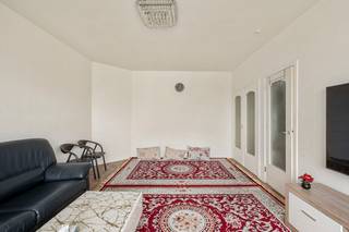 Ontdek dit gezellig en lichtrijk appartement op de 4de verdieping, ideaal gelegen in het bruisende Borgerhout, op wandelafstand van winkels, diensten en zorgvoorzieningen.<br /><br /><em>Het appartement wordt huidig verhuurd.</em><br /><br />Bij het binnenkomen wordt u verwelkomd in een praktische inkomhal die toegang biedt tot de verschillende ruimtes.<br />De ruime en lichtrijke woonkamer vormt het hart van het appartement en biedt een aangename leefomgeving met veel natuurlijk licht.<br />De geïnstalleerde keuken is functioneel ingericht en voorzien van de nodige toestellen om comfortabel te koken. Verder beschikt het appartement over één volwaardige slaapkamer en een badkamer uitgerust met een ligbad, perfect om tot rust te komen na een drukke dag.<br /><br />Er is ook een privatieve kelderberging aanwezig.<br /><br />Dit appartement is ideaal voor starters, alleenstaanden of als investering.<br /><br />Heeft u interesse of vragen? Contacteer ons via jeffrey@jurimmo.be of +32 474 04 13 26