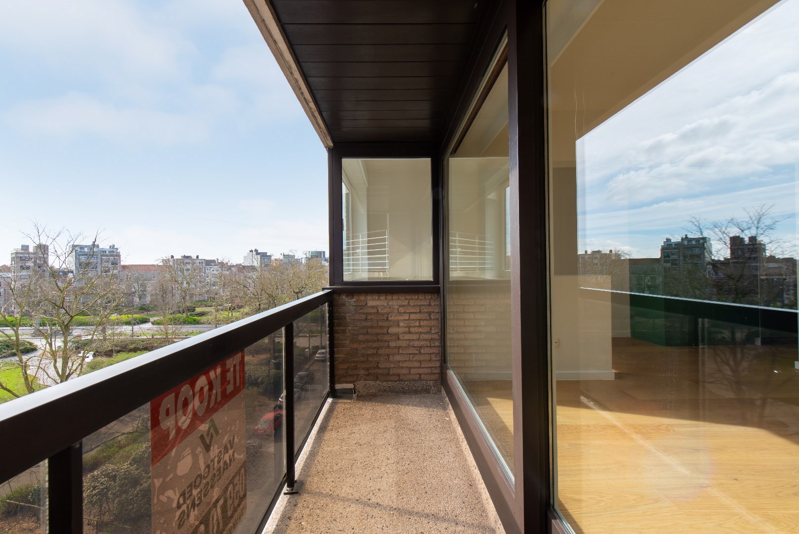 Appartement de 2 chambres luxueusement rénové avec vue sur le vert. - photo 3