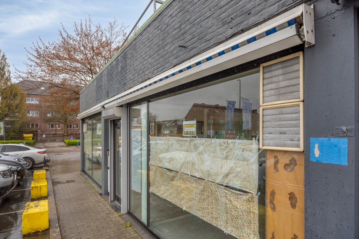 Commercieel hoekpand van ca. 210 m² met uitstekende zichtbaarheid in Shopping Diepenbeek - foto 4
