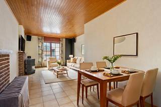 - Ideale ligging in het centrum van Mesen: Slijpstraat 7<br />- Leefruimte met zithoek en eetplaats<br />- Grote keuken met zicht op de tuin<br />- Zongerichte tuin met terras en berging<br />- 2 slaapkamers<br />- Ruime zolder met vaste trap<br />- Kelder <br />- EPC: 555 kWh/m²/jaar (te renoveren)<br />- Richtprijs: € 119.000
