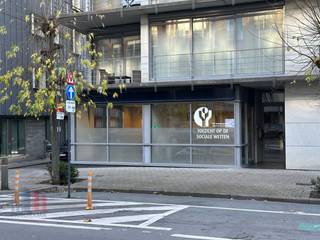 Op een toplocatie langs de Rijselsestraat in Kortrijk, één van de belangrijkste invalswegen  en uitgevend op de Grote Markt, bevindt zich dit ruime...