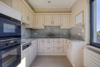 Dit instapklare duplexappartement bevindt zich op de tweede en derde verdieping van een kleinschalige residentie en biedt een ideale combinatie...