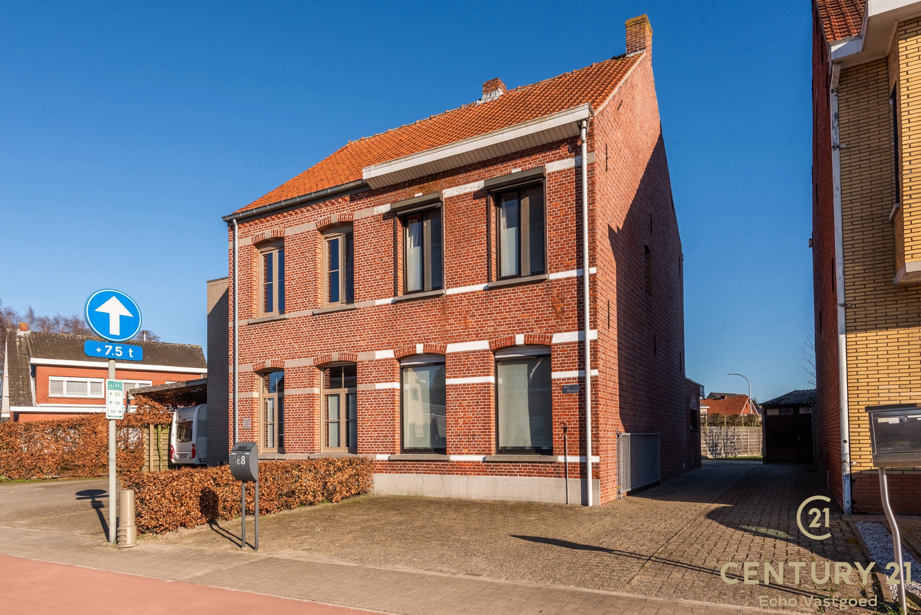 Mooie karakterwoning met tuin, parking en 3 slaapkamers - foto 1