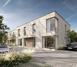 Nieuwbouw halfopen bebouwing met 3 slaapkamers en tuin te koop in Wachtebeke!<br /><br />In de Rechtstro te Wachtebeke vindt u deze moderne en energiezuinige halfopen bebouwing, onderdeel van een kleinschalig nieuwbouwproject. De woning combineert hedendaags wooncomfort met een rustige ligging en vlotte verbindingen richting Gent, Antwerpen en de Kust. Winkels, scholen en andere voorzieningen bevinden zich op korte afstand. De woning beschikt over 3 volwaardige slaapkamers, een privatieve tuin met terras en wordt gebouwd volgens de BEN-normen (bijna-energieneutraal). Dankzij de warmtepomp, vloerverwarming, ventilatiesysteem type D en hoogrendementsbeglazing geniet u van een zeer laag energieverbruik en optimaal wooncomfort. Parkeerplaatsen apart bij aan te kopen!<br /><br />Troeven:<br />- Halfopen nieuwbouwwoning<br />- 3 volwaardige slaapkamers<br />- Privatieve tuin met terras<br />- BEN-woning met zeer gunstig E-peil<br />- Warmtepomp en vloerverwarming<br />- Ventilatiesysteem type D<br /><br />De indeling voorziet een lichtrijke leefruimte met open keuken, praktische berging, badkamer, apart toilet en ruime slaapkamers. Als koper heeft u, bij vroege instap, nog inspraak in materialen en afwerking volgens het lastenboek. Een ideale woning voor gezinnen of wie op zoek is naar comfortabel, energiezuinig en toekomstgericht wonen in Wachtebeke.<br /><br />Meer info? Contacteer Immo MaMo<br />Bel 0492 97 47 00 of mail naar nathalie@immomamo.be