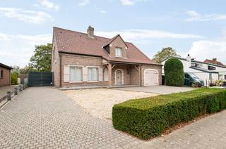 Ruime open bebouwing met zonnige tuin.Deze bijzonder ruime open bebouwing met een vloeroppervlakte van ca. 290 m² bevindt zich op een perceel van...